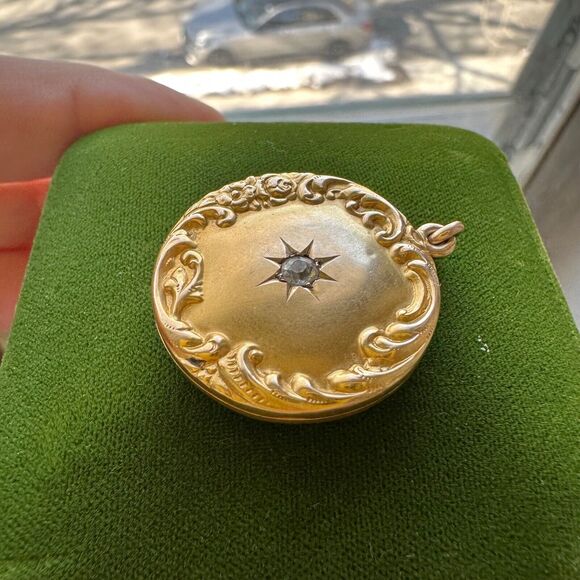 Antique Victorian 14k Yellow gold diamond locket - Picture 6 of 6